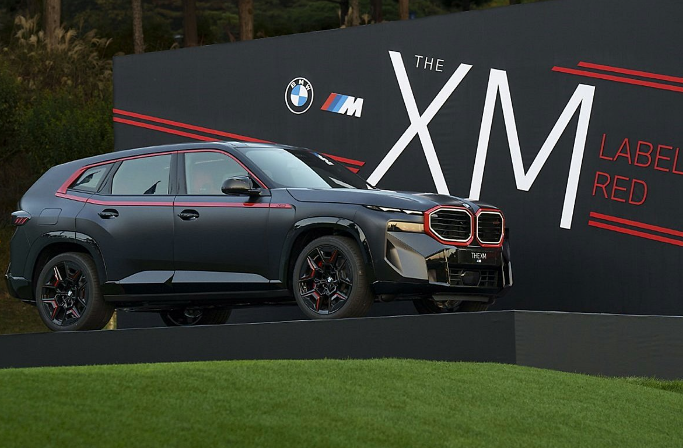 BMW XM 레이블 레드